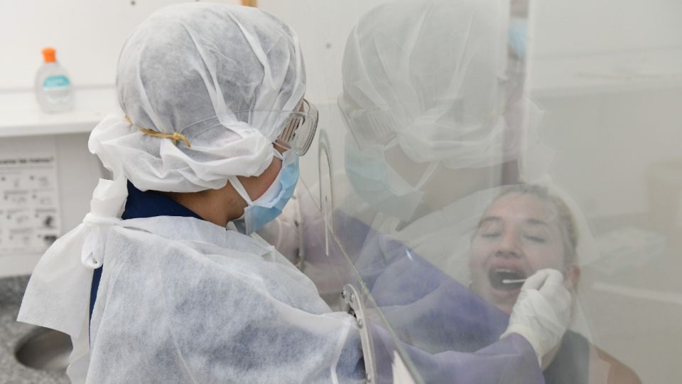 Hisopado de Coronavirus en el Hospital San Juan de Dios de La Plata.