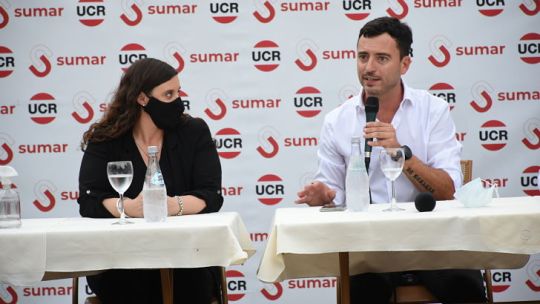 CANDIDATOS. Rodrigo De Loredo, junto a la intendenta de Monte Cristo, Verónica Gazzoni, lanzó su candidatura para presidir la UCR.