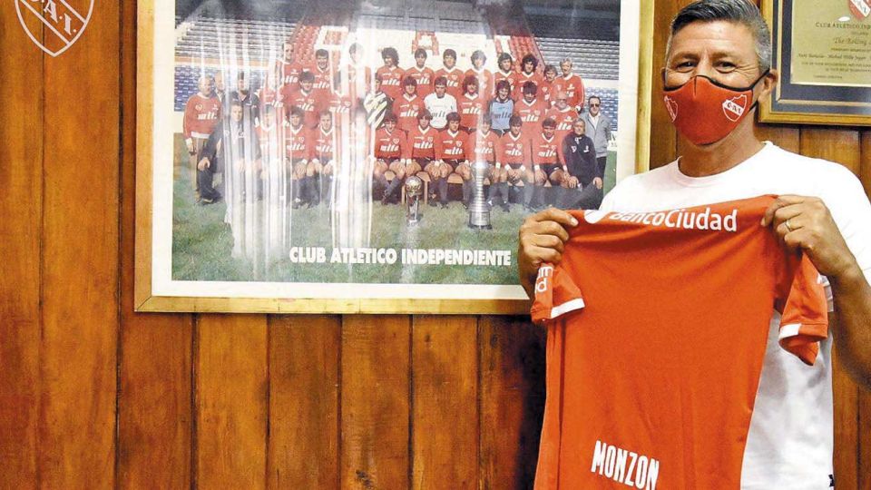 Volvió. Monzón regresó a Independiente. Un personaje que se agarraba a las piñas para defender a sus compañeros.