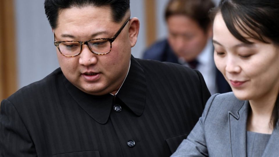 El jefe de estado de Corea del Norte, Kim Jong-un, junto a su esposa Ri Sol-ju
