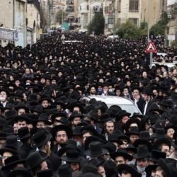 El masivo funeral del rabino Meshulam Dovid Soloveitchik | Foto:AFP