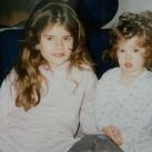 La foto vintage de Laurita Fernández con su hermana menor