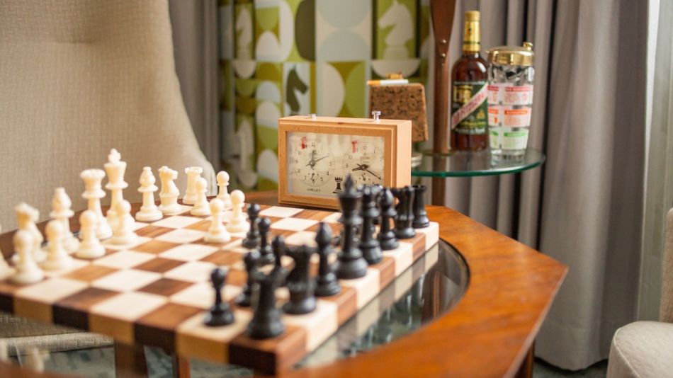 Hoteles atraen pasajeros con habitaciones inspiradas en Netflix