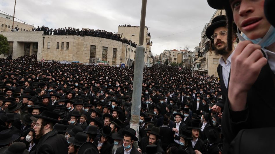 Miles de personas asistieron al funeral del rabino Meshulam Dovid Soloveitchik.