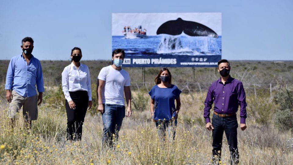 " inauguramos el nuevo cartel de Puerto Pirámides en la Ruta Nacional 3", dijo el intendente.