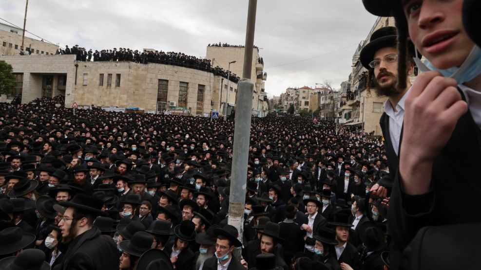 Miles de personas asistieron al funeral del rabino Meshulam Dovid Soloveitchik.