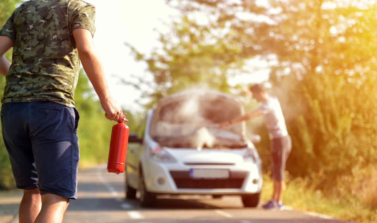 Debes llevar un extintor en tu coche?