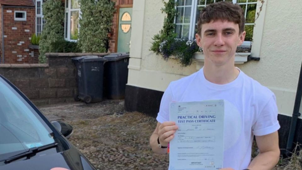 Joseph Flavill, el joven que estuvo en coma durante 2020