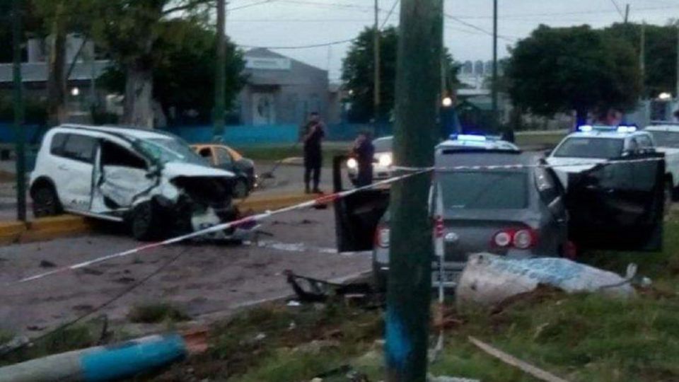 El hecho ocurrió esta madrugada en Rafael Calzada. La víctima fatal era un hombre que volvía de las vacaciones con su familia. Por el caso hay detenidos.