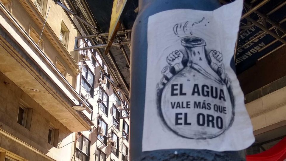 Manifestaciones en Buenos Aires contra la megaminería en Chubut
