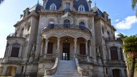 El Palacio Arrabuarrena fue construido entre los años 1916 y 1919.