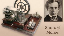 El estadounidense Samuel Finley Breese Morse junto a su revolucionario invento.