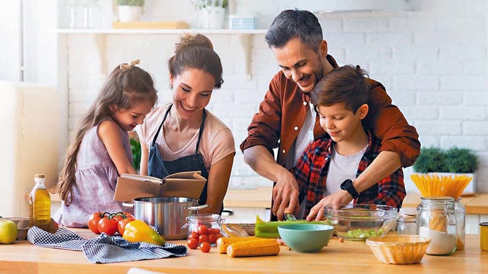 Todo vuelve. En la pandemia en muchos hogares se recuperó el hábito de cocinar.