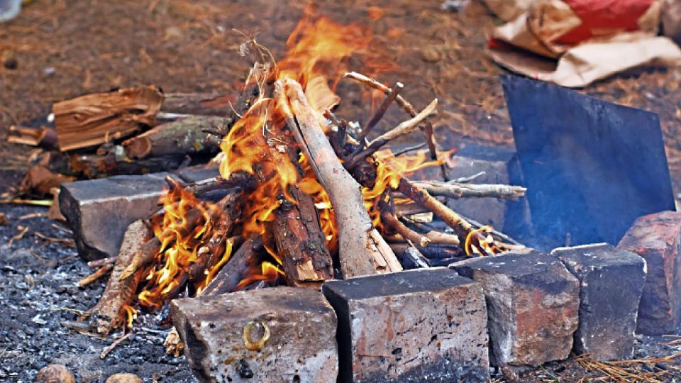 Idea. El fuego y la máquina de vapor han surgido de la necesidad; del deseo de mejorar.