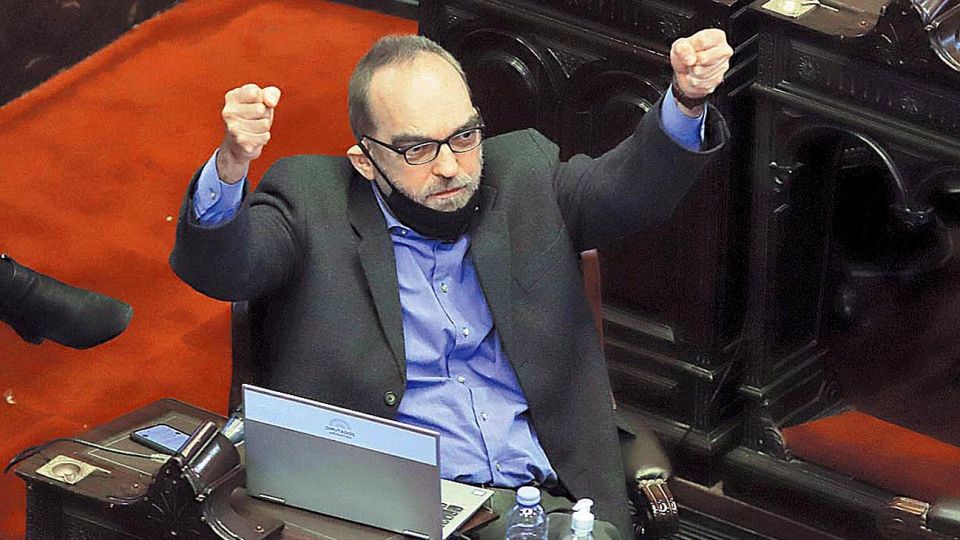 Declaración. Iglesias pasó de $ 3 a $ 12 millones en 3 años.