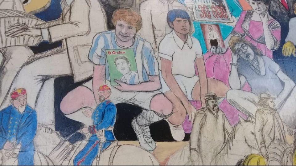 ÍCONO. Mural en Río Cuarto de personajes de la ciudad, donde está ella junto a Pablito Aimar.