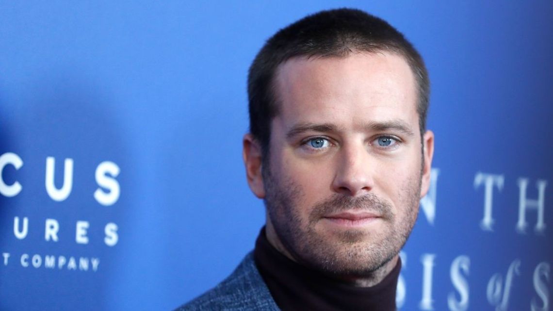 Armie Hammer y el golpe que puede terminar con su carrera Exitoina