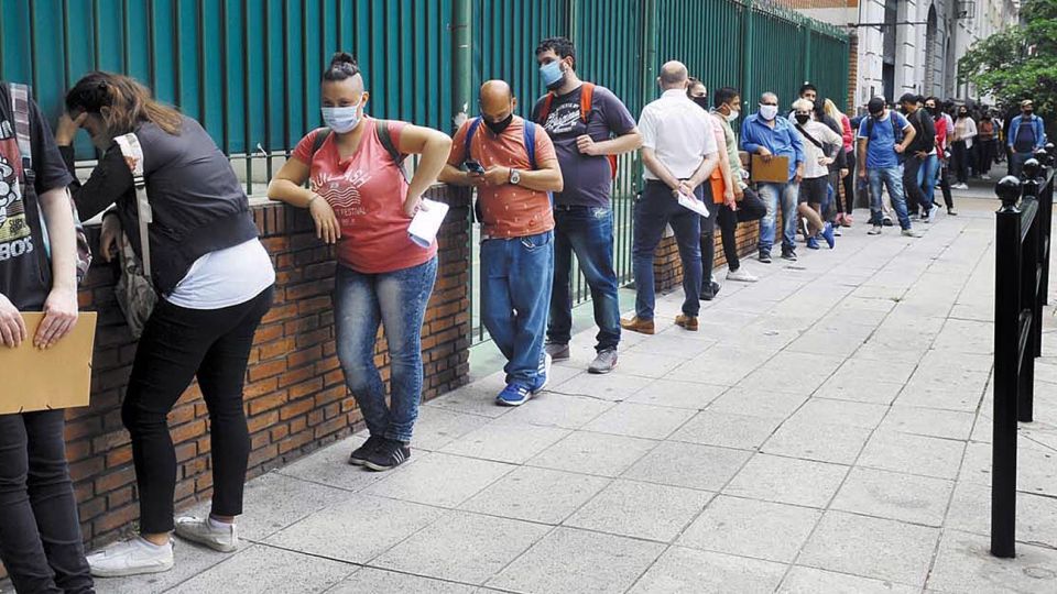 Efectos. El covid-19 dejará un aumento en la pérdida del trabajo.