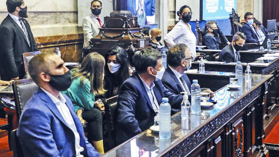 Impuesto a la riqueza. El ministro Guzmán presenció la sanción de la ley, que ya se reglamentó.