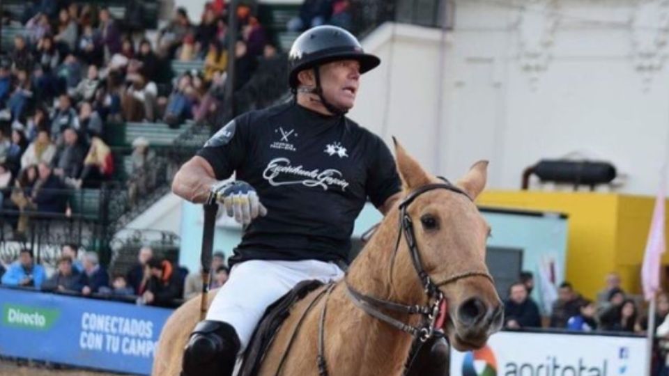 El abogado Fernando Burlando sufrió un accidente al caerse de un caballo.