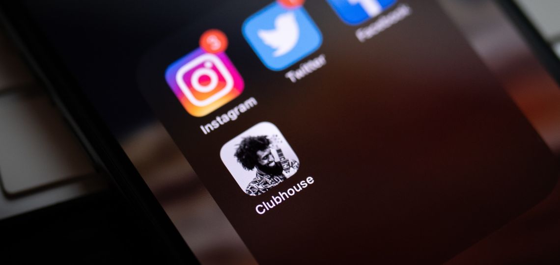 Todo sobre Clubhouse, la exclusiva red social de audios que ya es tendencia entre celebrities
