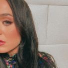 El cambio de look de Katy Perry: morocha y melena súper larga
