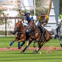 “FACU” SOLA, EN EL POLO DE DUBAI