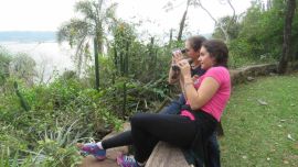 eBird es un medio digital para compartir observaciones, fotos y sonidos de aves, donde personas de todo el mundo forman una comunidad global unida por las aves.