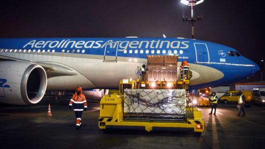 Un nuevo vuelo de Aerolíneas Argentinas partió a las 23 horas hacia Moscú para traer más dosis de la vacuna Sputnik V contra el coronavirus