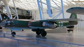 Su velocidad máxima era de 740 km/h, aunque algunas versiones llegaron a volar hasta los 900 km/h.