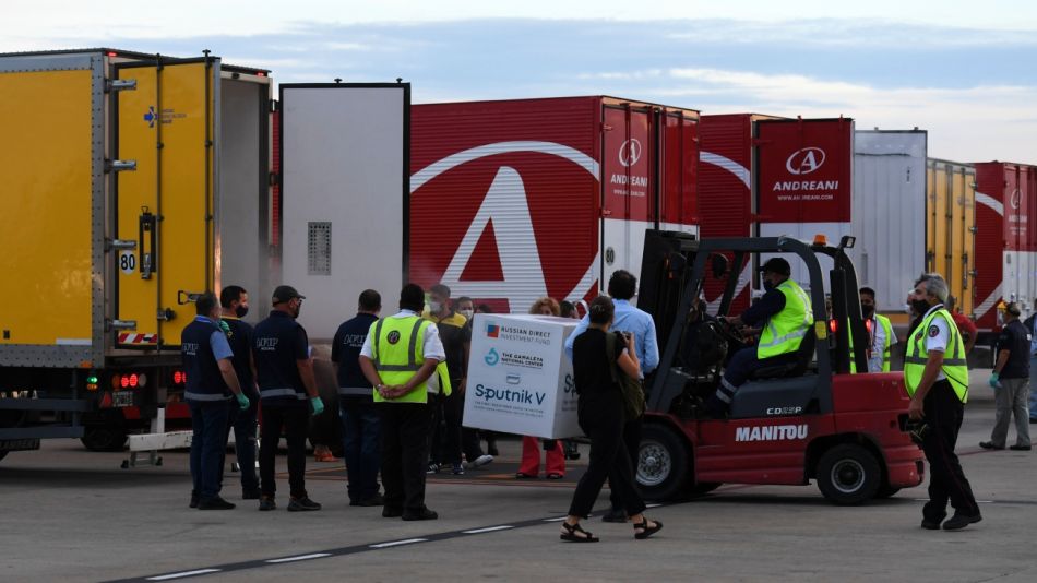 Nueva tanda de vacunas Sputnik V. El cuarto vuelo llegó este viernes por la tarde.