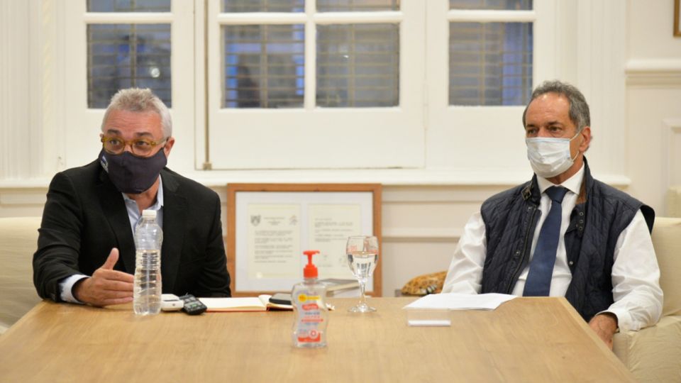 El intendente Julio Zamora y el embajador Daniel Scioli lanzaron el programa "Municipios que Exportan".