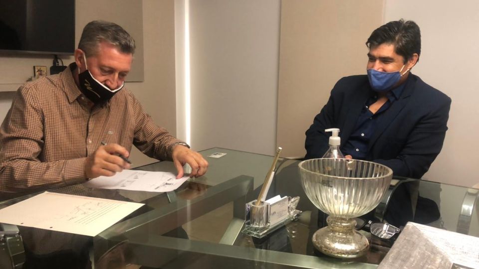 REGRESO. La iniciativa partidaria se da 18 años después de que Giacomino –en la foto junto al locutor Armando Osores– ingresara a la política de la mano de Luis Juez con el Partido Nuevo.