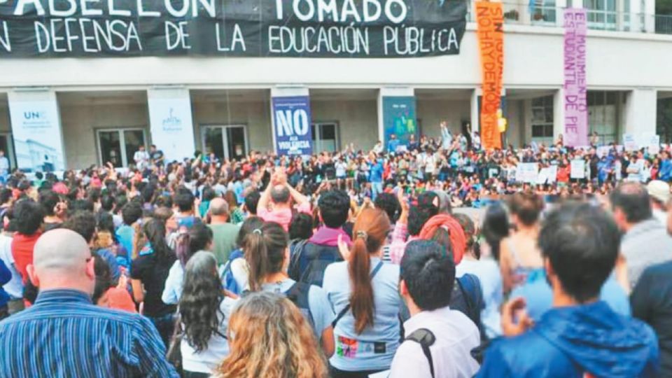 RECLAMO ESTUDIANTIL. Hairabedian consideró que se comprobó el perjuicio y la afectación de derechos públicos y particulares.