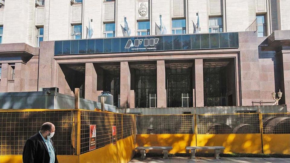 Impuestos. El parche electoral apunta a limpiar de la base contribuyente por este año a casi un millón de asalariados.
