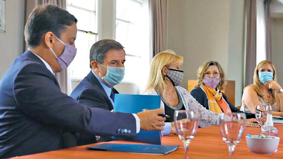 Malestar. No cayó bien la imagen de Losardo con Leal de Ibarra.