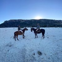 Juliana Awada en la Cordillera de lo Andes: Alta montaña, amigos y cabalgatas