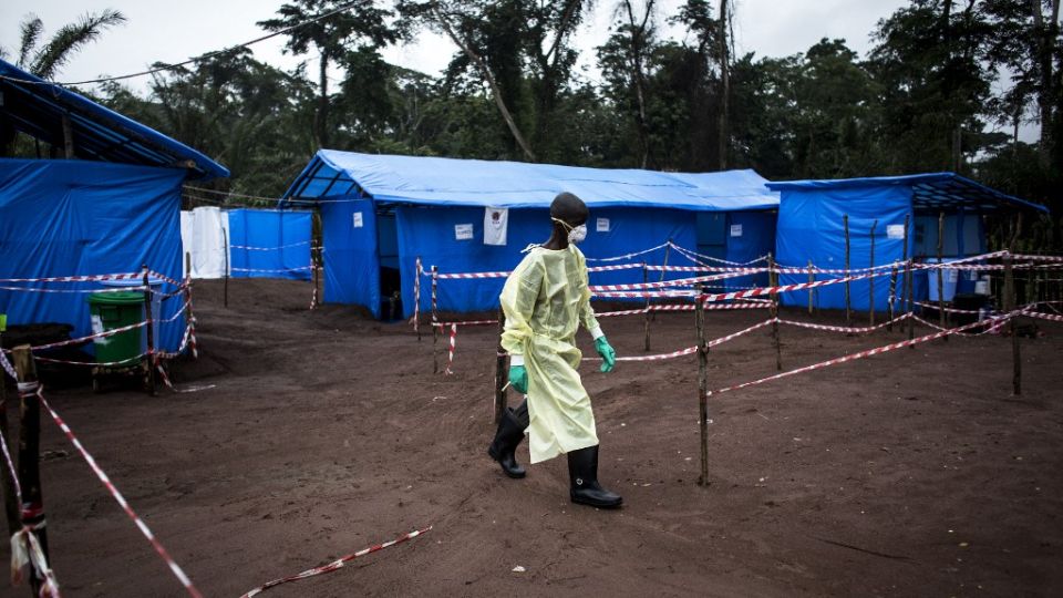 La enfermedad por el virus del Ébola (EVE), anteriormente conocido como fiebre hemorrágica del Ébola (FHE), es una enfermedad de alta gravedad, cuya tasa de letalidad puede alcanzar el 90%.