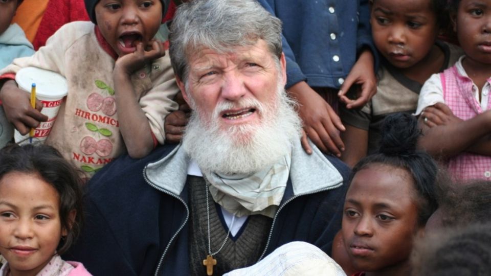 El cura argentino nominado al premio Nobel de la Paz, Pedro Opeka.