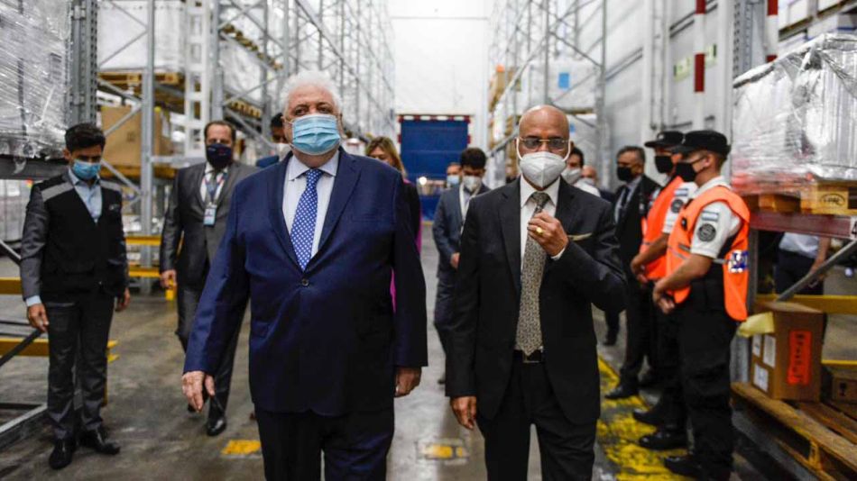 20210217 Ginés González García recibió las dosis de la vacuna Covishield, producidas por Serum Institute de India y desarrolladas por Oxford y AstraZeneca.