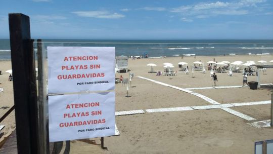 conflicto entre los guardavidas de Pinamar y los empresarios de los balnearios