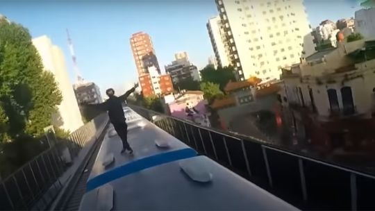 SURFEAN LOS TECHOS DE LOS TRENES