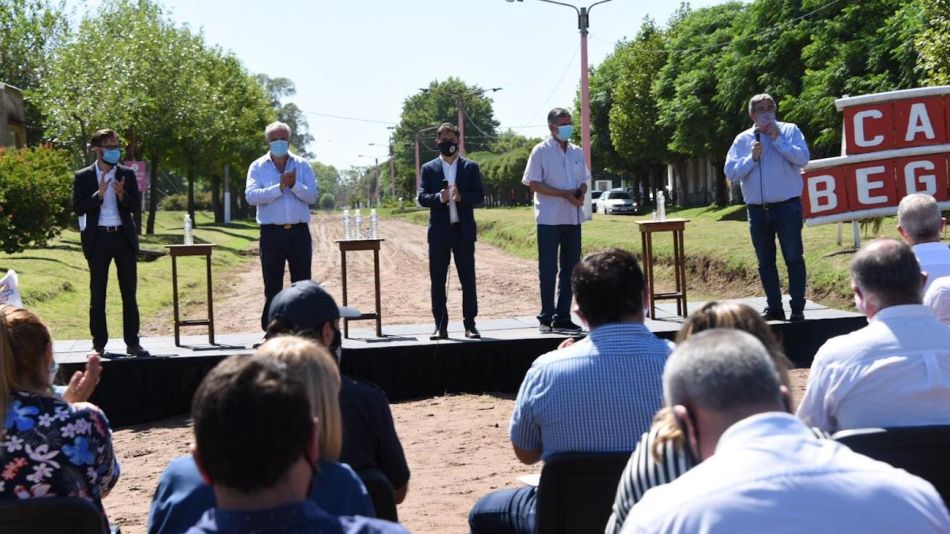 Kiciloff anunció un plan de caminos rurales