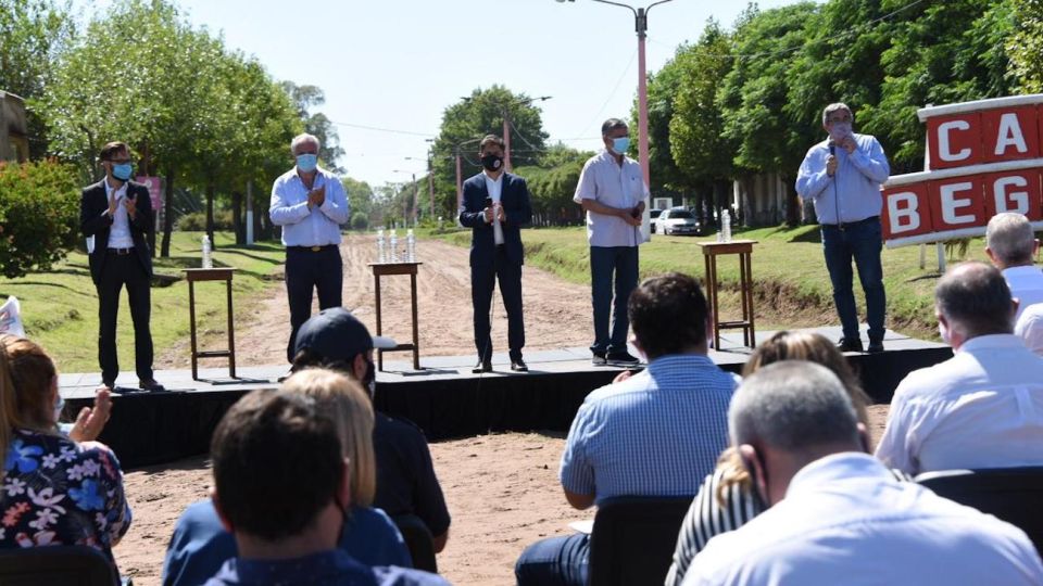 El gobernador Kicillof estuvo presente en el municipio Roque Pérez.