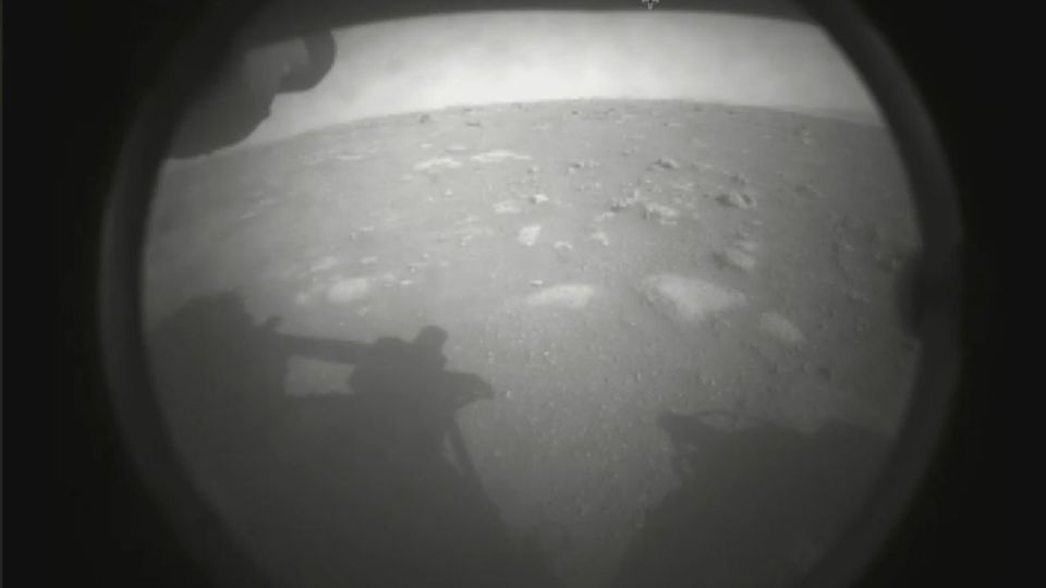 Las primeras imágenes del Perseverance de la NASA en Marte.