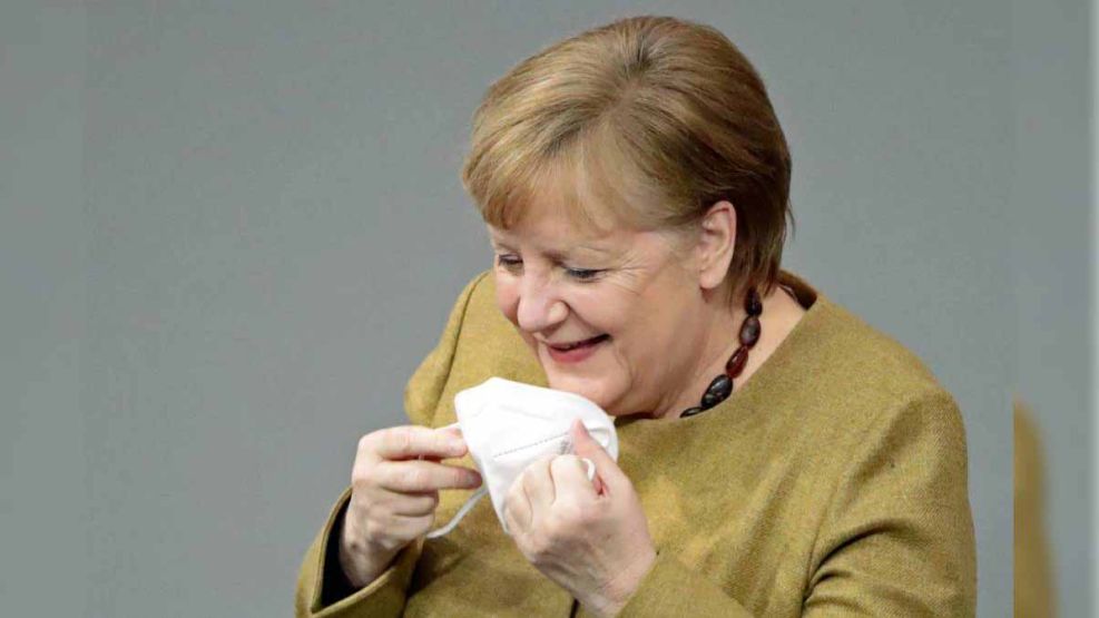 Angela Merkel tapabocas