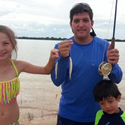 Se los capturaba desde la costa, como mojarreando, encarnando exclusivamente con mojarra y anzuelo muy chico.