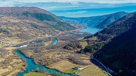 Actualmente, Jezero cuenta con una población de apenas 1.370 habitantes.