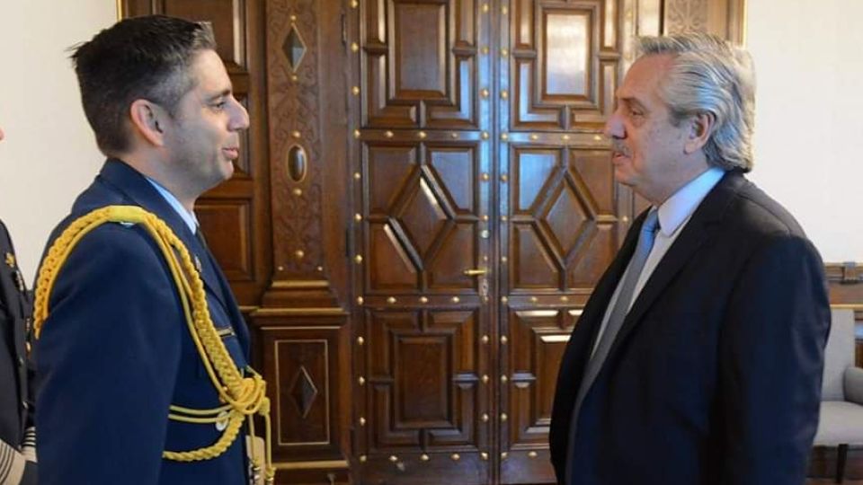 El edecán presidencial, vicecomodoro Diego Bravo Reta.