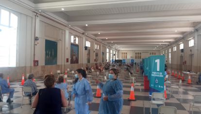 COMEDOR. En el vacunatorio habilitado en la UNC se vivieron momentos de tensión en torno a las vacunas.